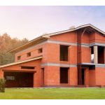 Строительство частного дома из керамических блоков: преимущества и рекомендации